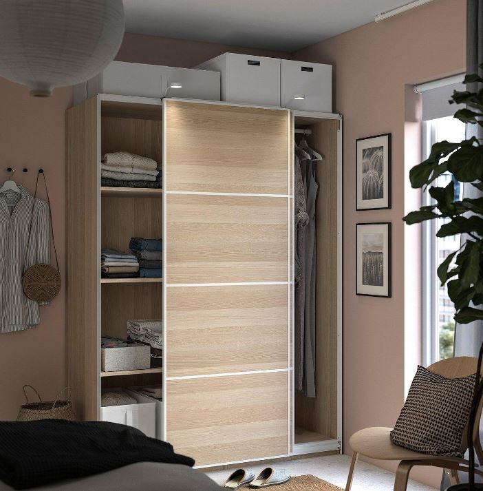 Closet con repisas y cajones