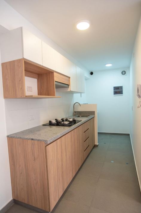 Cocina compacta a medida para vivienda VIS