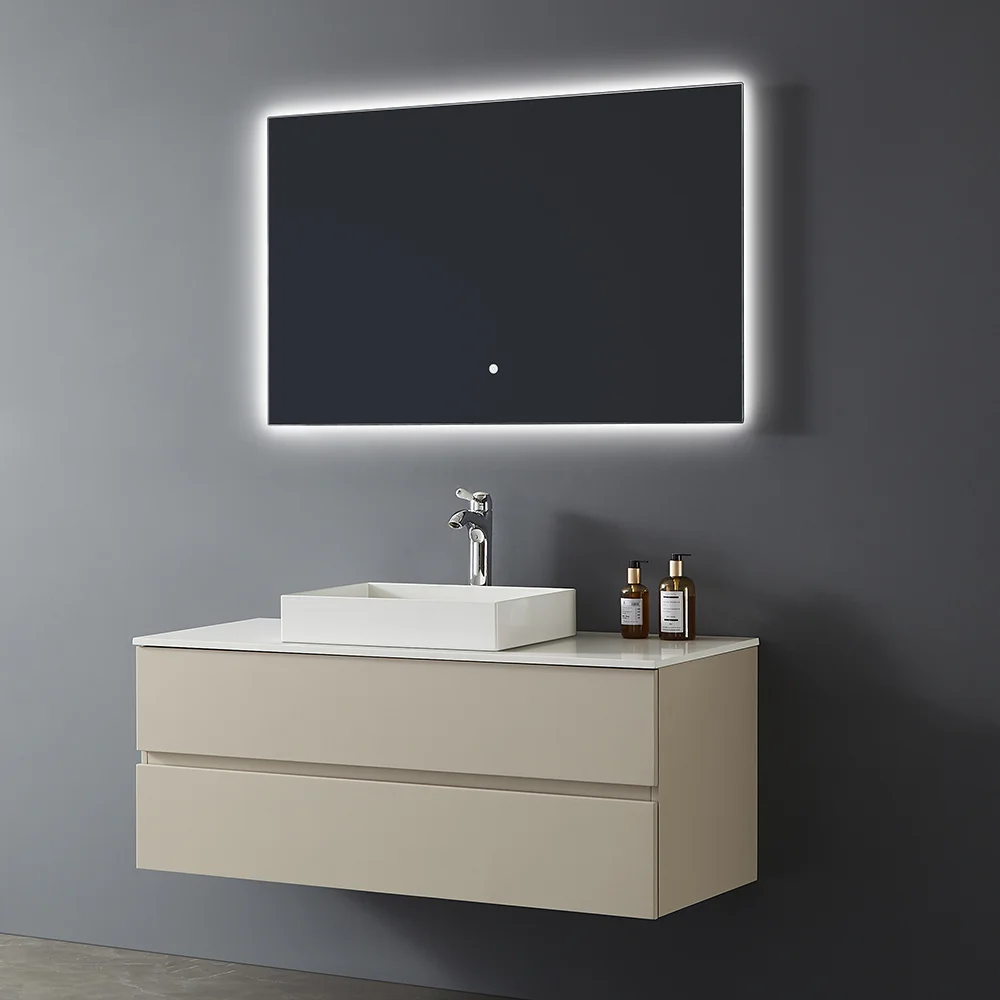 Mueble de baño beige con lavamanos sobre cubierta